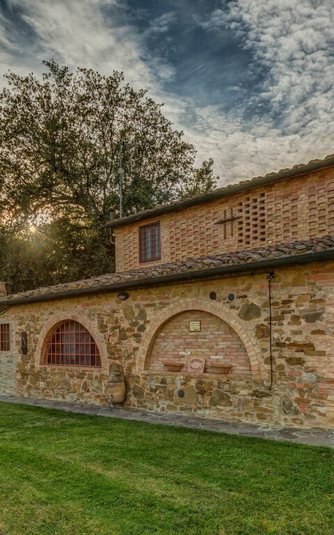 Montaione: Esterni, Giardino