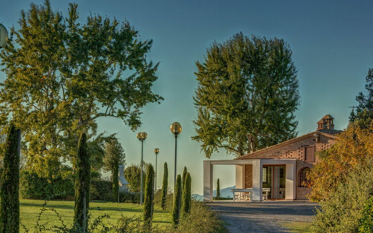 Montaione: Esterni, Giardino