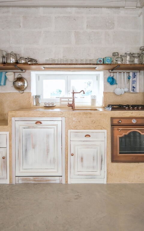 Trullo Torre Suda: Cucina, Sala da pranzo