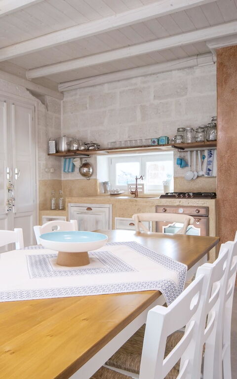 Trullo Torre Suda: Cucina, Sala da pranzo