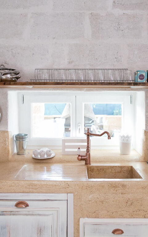 Trullo Torre Suda: Cucina, Sala da pranzo