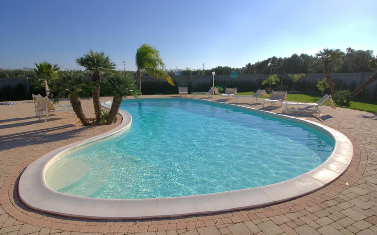 Meadow Luxury Villa: Piscina