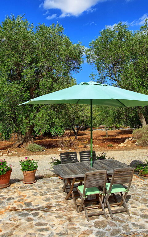 Trullo Pascarosa: Giardino