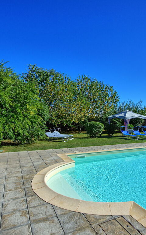 Casale Tiziano: Giardino, Piscina