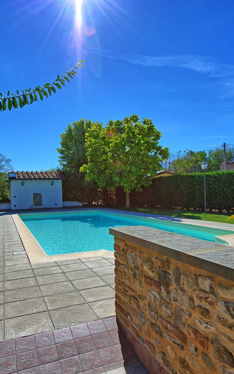 Casale Tiziano: Giardino, Piscina