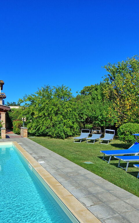 Casale Tiziano: Giardino, Piscina