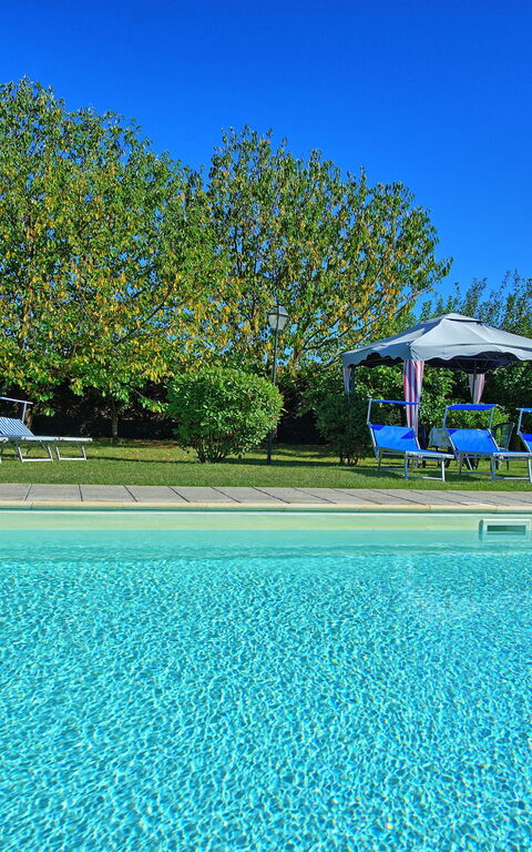 Casale Tiziano: Giardino, Piscina
