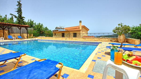 Villa Sevi Grande: Piscina