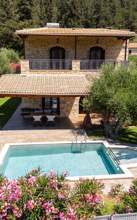 Villa Vrisses: all'aperto, Esterni, Giardino, Piscina