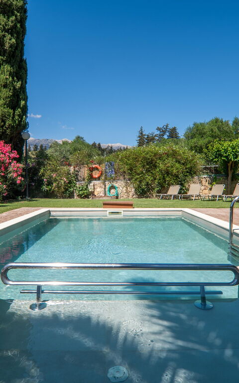 Villa Vrisses: all'aperto, Esterni, Giardino, Piscina