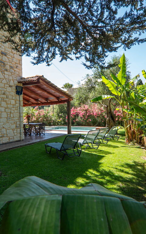 Villa Vrisses: all'aperto, Giardino, Piscina