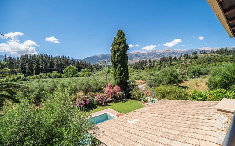 Villa Vrisses: Piscina, Vista Panoramica