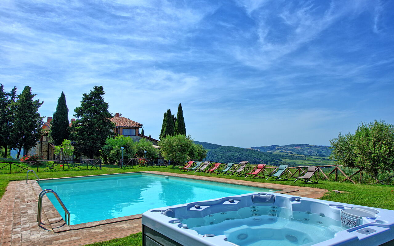 Casale Santa Francesca: all'aperto, Giardino, Piscina