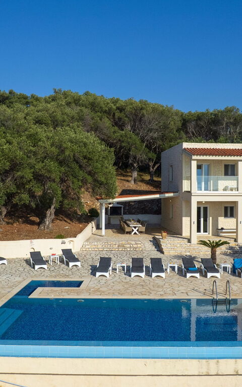 Beachfront Villa Seasun: all'aperto, Esterni, Piscina