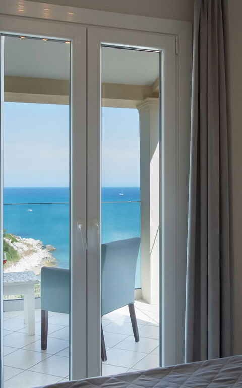 Beachfront Villa Seasun: Camera da letto