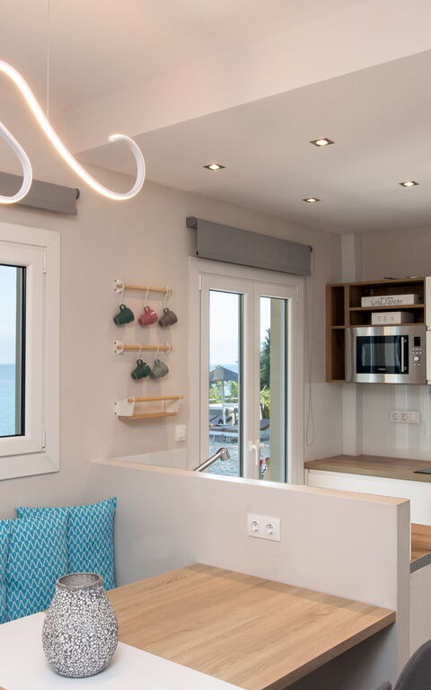 Beachfront Villa Seasun: Cucina, Sala da pranzo