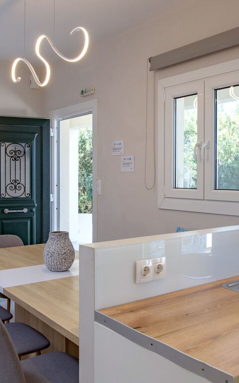 Beachfront Villa Seasun: Cucina, Sala da pranzo