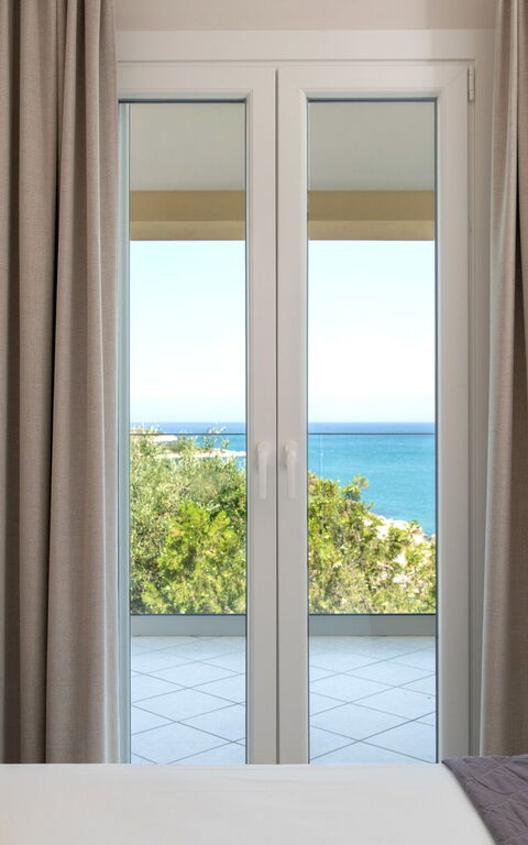 Beachfront Villa Seasun: Camera da letto