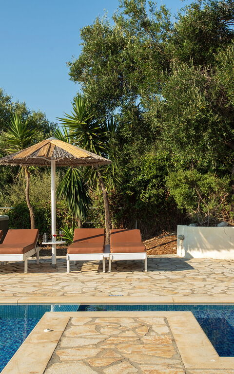 Beachfront Villa Seasun: all'aperto, Piscina