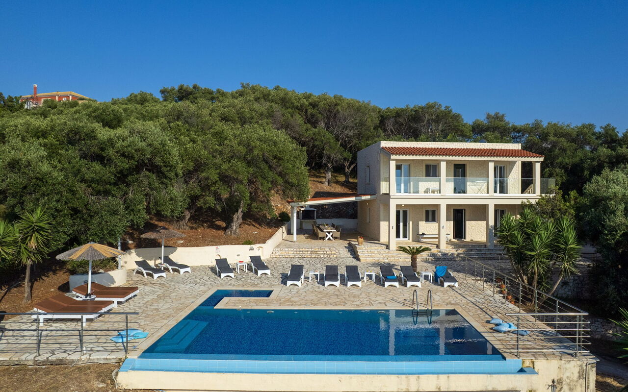 Beachfront Villa Seasun: Piscina, Vista Panoramica