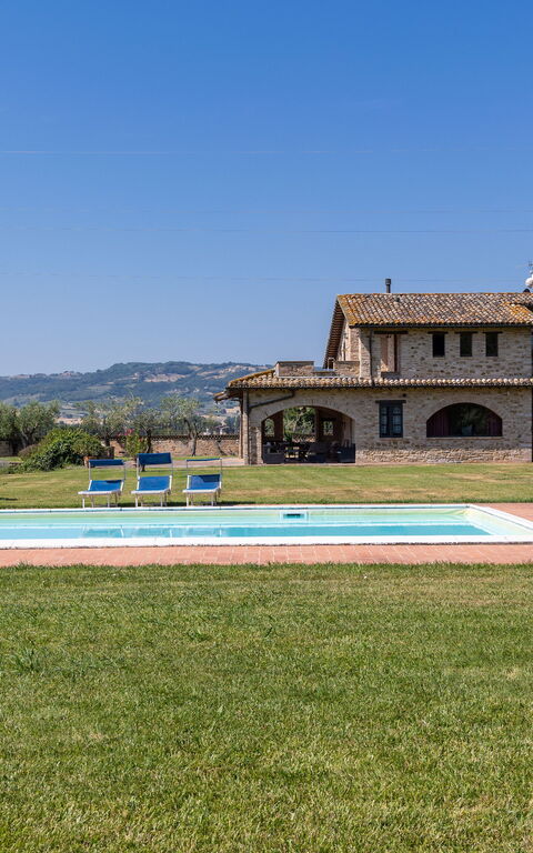 Villa Assisi: all'aperto, Esterni, Giardino, Piscina