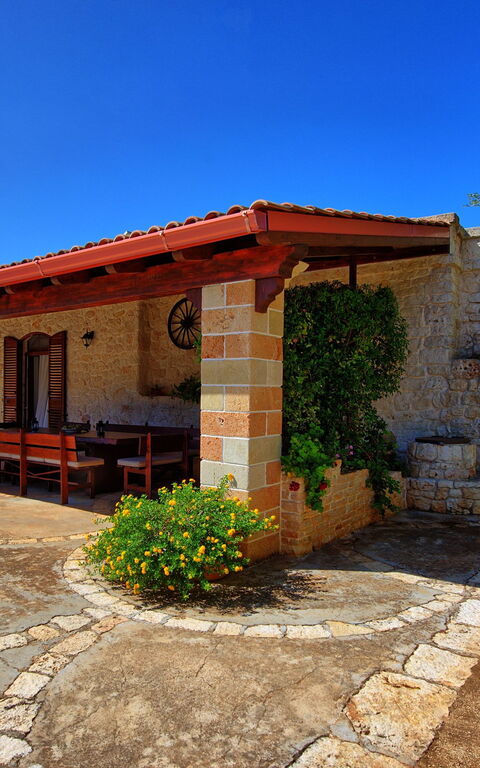 Lamia Santo Arcangelo: Esterni