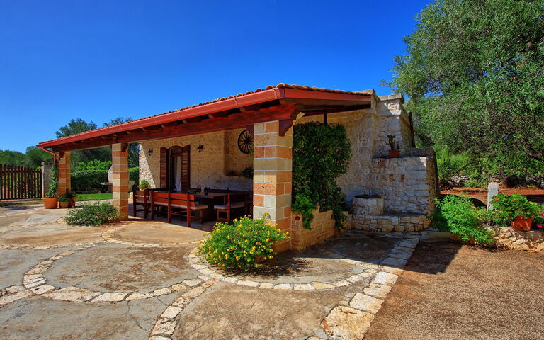 Lamia Santo Arcangelo: Esterni