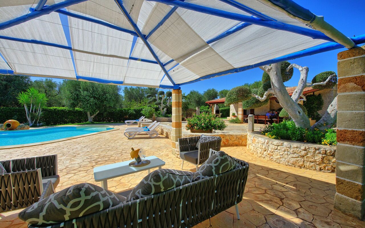 Lamia Santo Arcangelo: Esterni