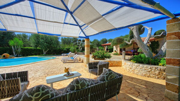 Lamia Santo Arcangelo: Esterni