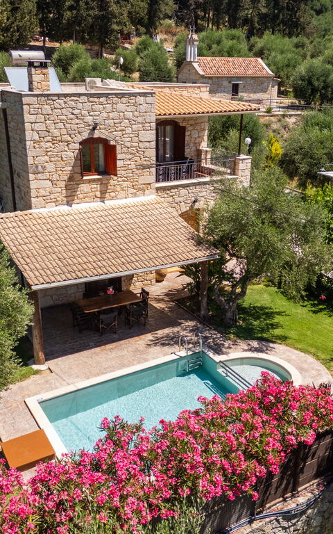 Villa Nipos: all'aperto, Giardino, Piscina