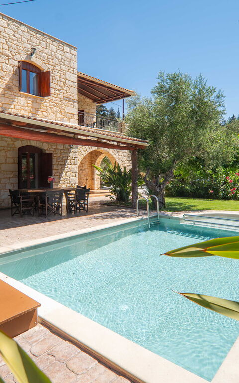 Villa Nipos: all'aperto, Balcone / Terrazza / Patio, Esterni, Giardino, Piscina