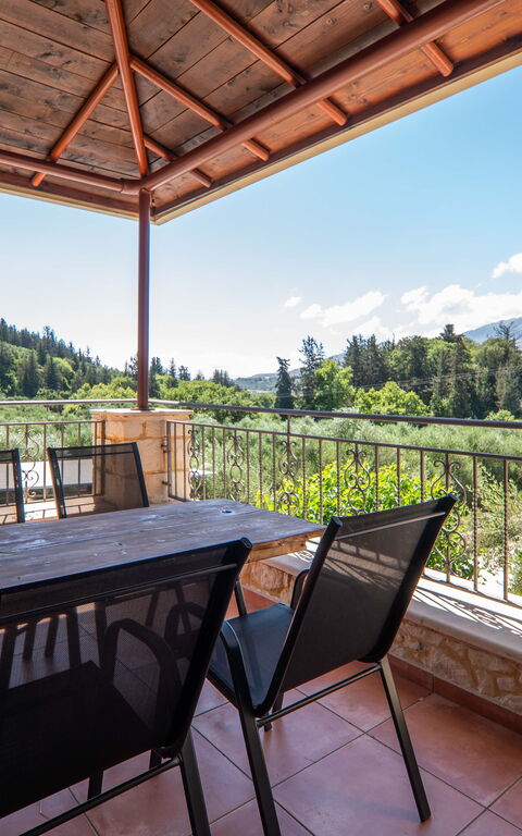 Villa Nipos: all'aperto, Esterni