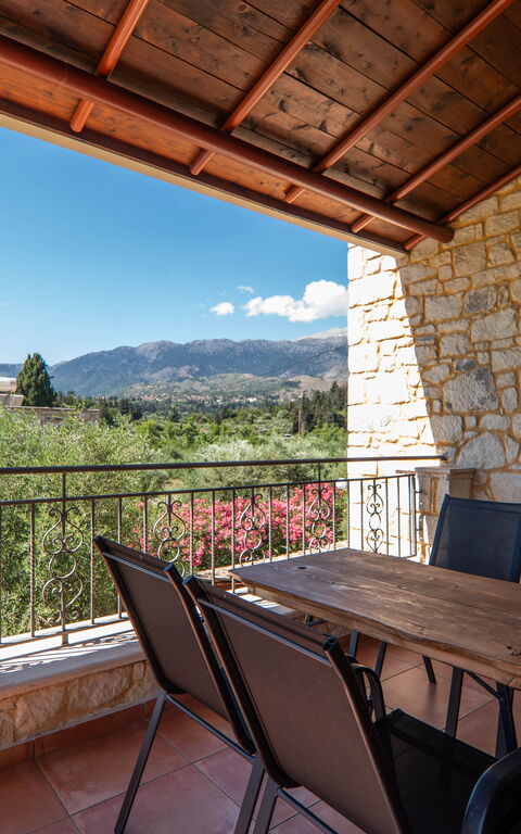 Villa Nipos: all'aperto, Esterni