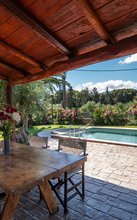 Villa Nipos: all'aperto, Esterni, Giardino, Piscina