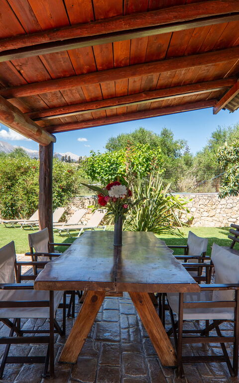 Villa Nipos: all'aperto, Esterni, Giardino