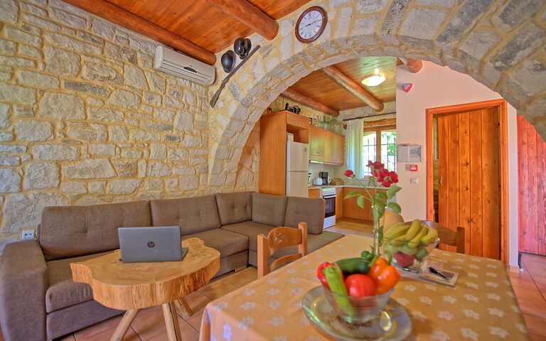Villa Nipos: Cucina, Sala da pranzo, Soggiorno
