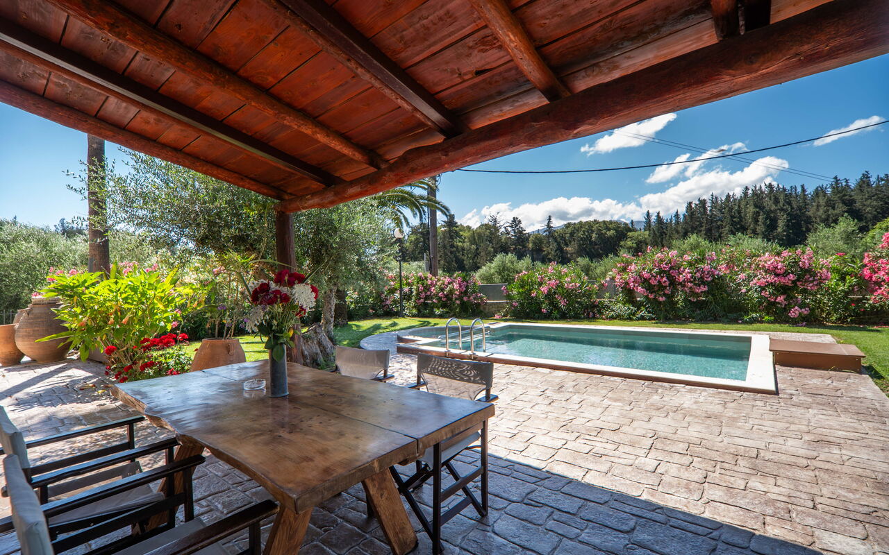 Villa Nipos: all'aperto, Esterni, Giardino, Piscina