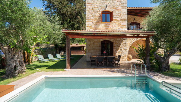 Villa Nipos: all'aperto, Balcone / Terrazza / Patio, Esterni, Giardino, Piscina