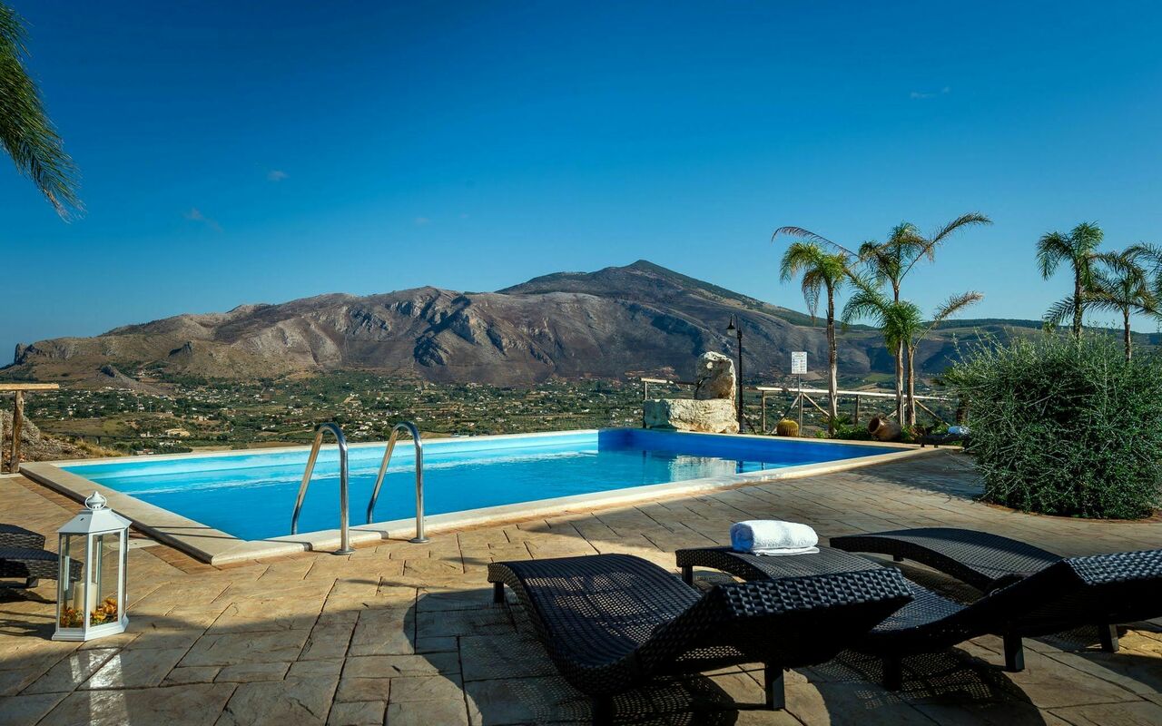 Villa Le Muse: Piscina, Vista Panoramica