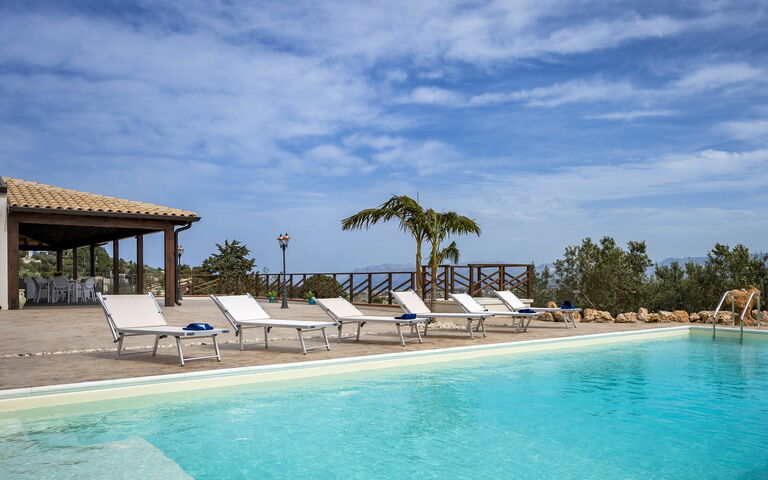 Villa Mare e Monti: Piscina