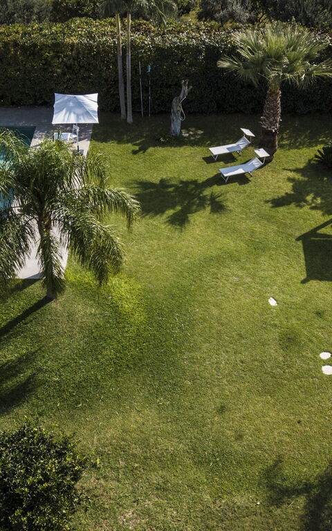 Villa Denari: all'aperto, Giardino