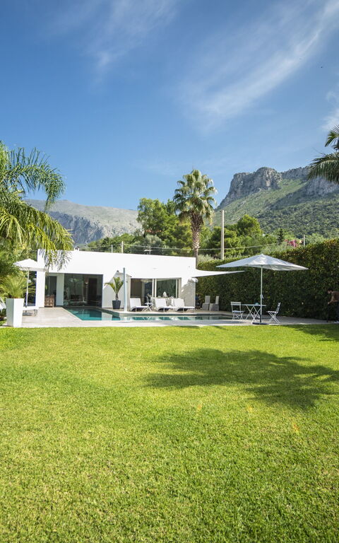 Villa Denari: all'aperto, Giardino