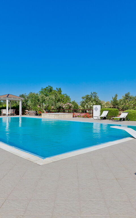 Tenutersa: all'aperto, Esterni, Piscina