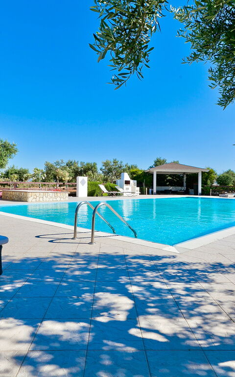 Tenutersa: all'aperto, Esterni, Piscina