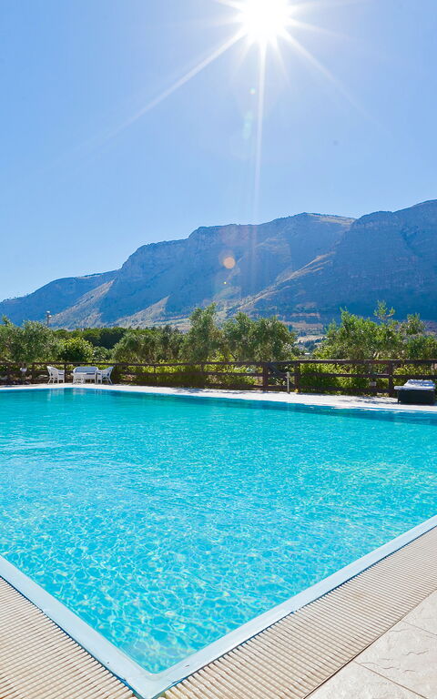 Tenutersa: all'aperto, Esterni, Piscina