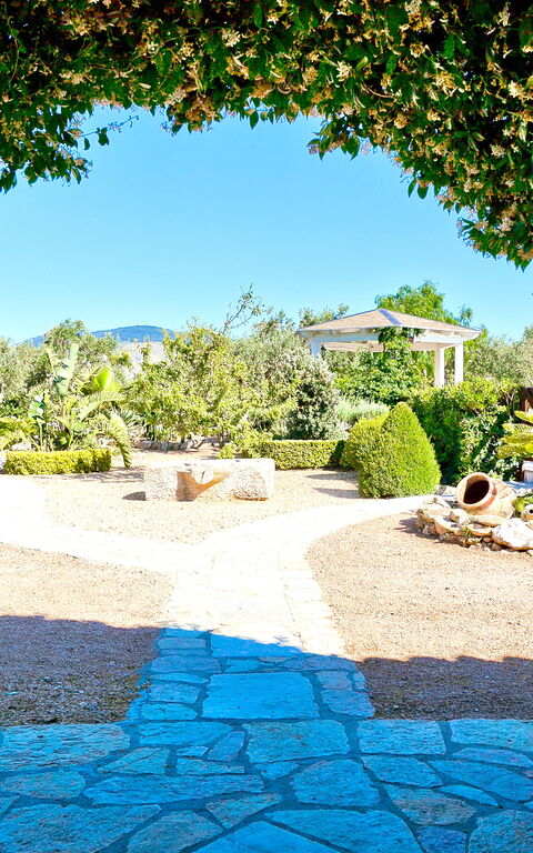 Tenutersa: all'aperto, Esterni, Giardino