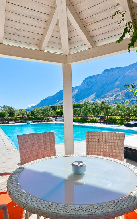 Tenutersa: all'aperto, Esterni, Piscina