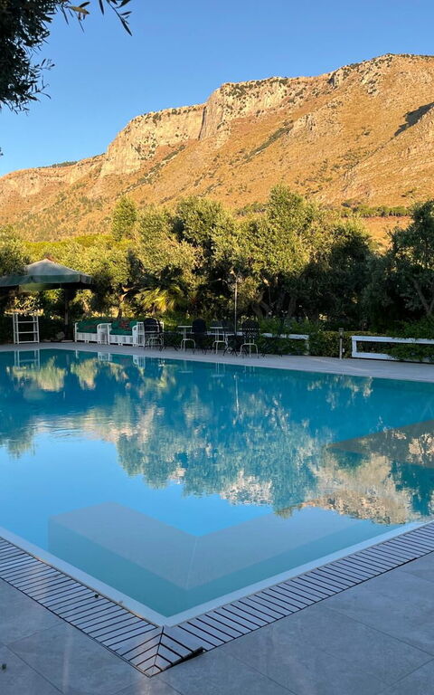 Tenutersa: all'aperto, Esterni, Piscina