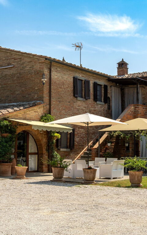 Casale Miro: all'aperto, Esterni