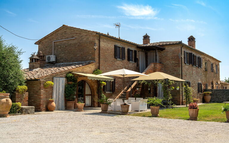 Casale Miro: all'aperto, Esterni